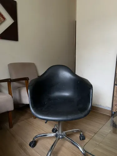 VENDO CADEIRA GIRATORIA COM RODINHAS 