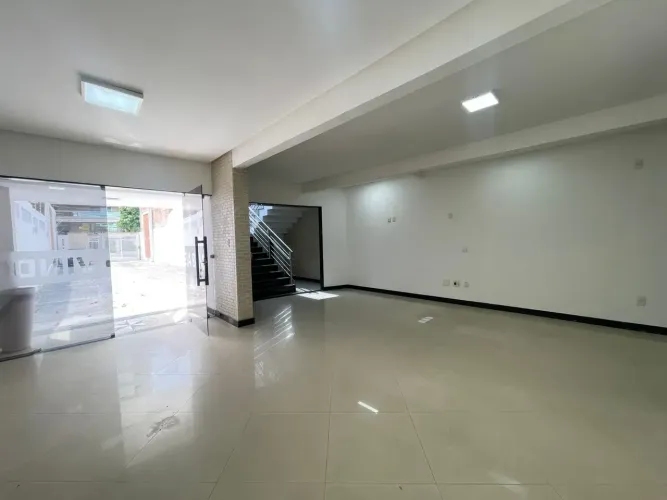 Sobrado para aluguel tem 430 metros quadrados com 12 salas na Umarizal - Belém - PA