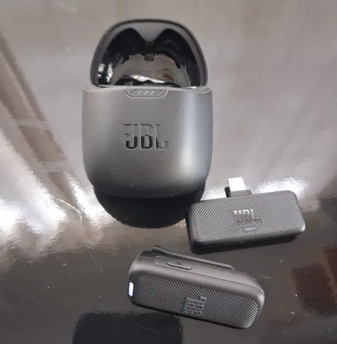 JBL, Microfone Sem Fio, Quantum Stream Wireless, Lapela, conector Lighting - Preto