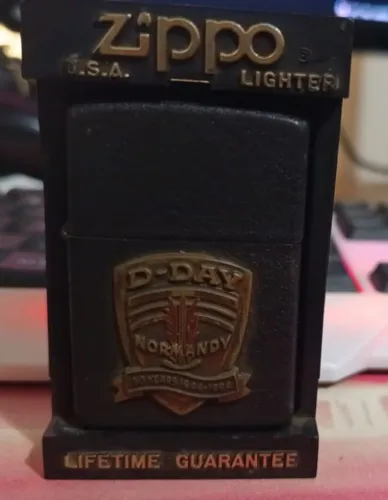 Isqueiro Zippo da Edição Comemorativa do 50º Aniversário do Dia D (Normandia)