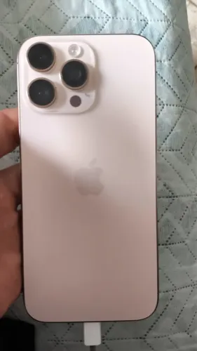 Vendo iphone 16 pro max desértico usado com um detalhe