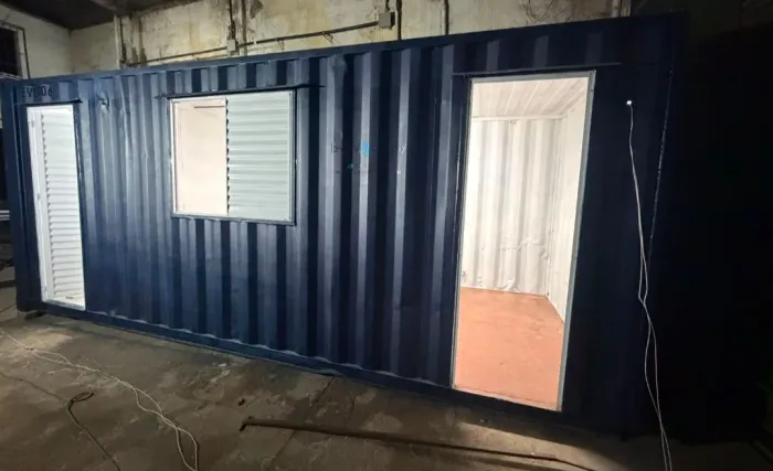 Container módulo escritório ( com banheiro)