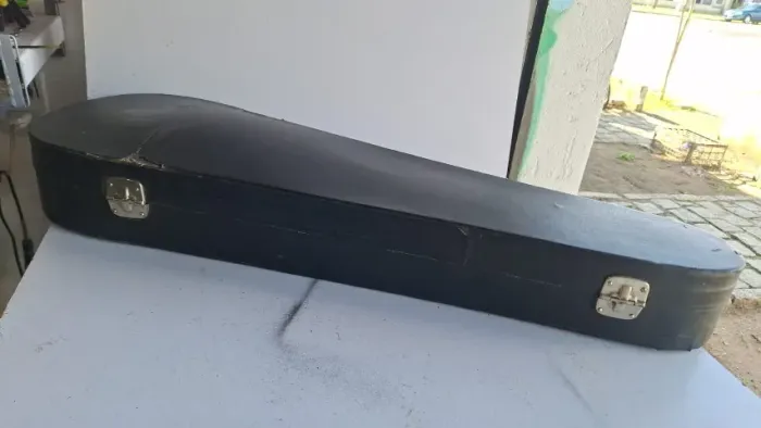 Case antigo para violino, alça e travas funcionando, relíquia do passado 99,00 somos loja