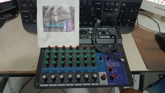 Mesa de Som Digital Teyun A8 8 Canais Bluetooth USB Phantom 48V