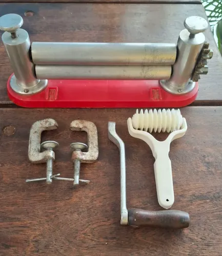 Maquina manual de macacão etc.