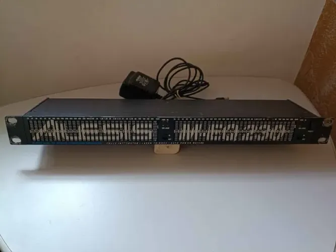 Equalizador Alesis M-EQ 230