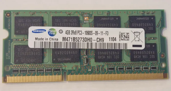 Memoria Samsung DDR3 4GB, para notebook. 2 pentes.