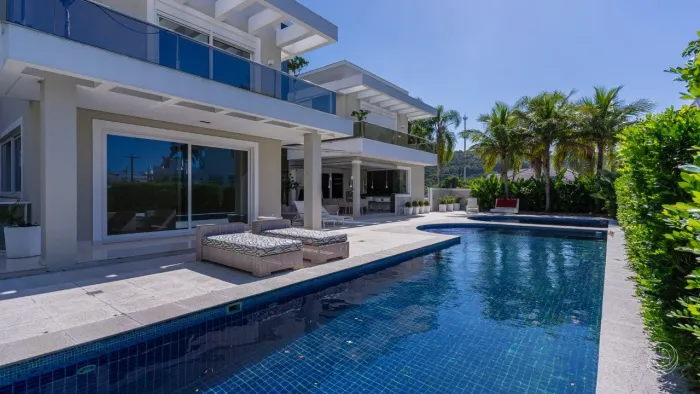 Casa Alto Padrão com 1.106,19 m² e 8 suítes em Jurerê Internacional