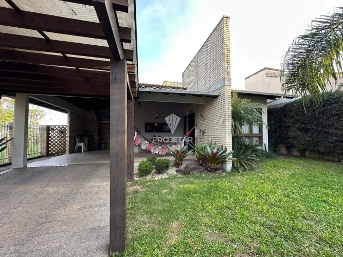 Casa à venda em Sombrio no bairro Centro