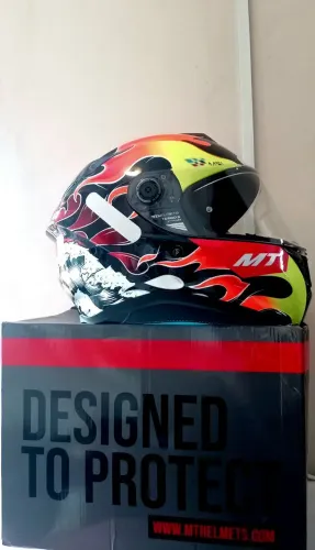 Capacete yamanaka chamas