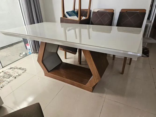Vendo mesa com 6 cadeiras