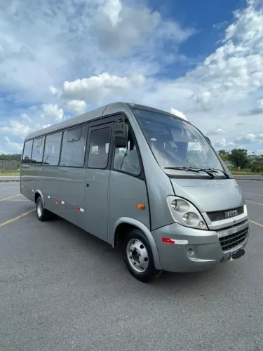 Micro-ônibus Iveco 70C17 CityClass 2013/2014 - R$ 135.000