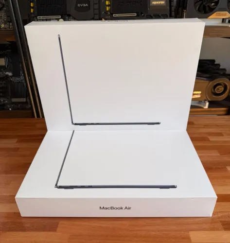 MacBook Air 13 inch | 24GB | 512 SSD 