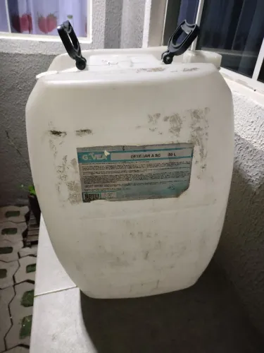 Galões de 50 litros