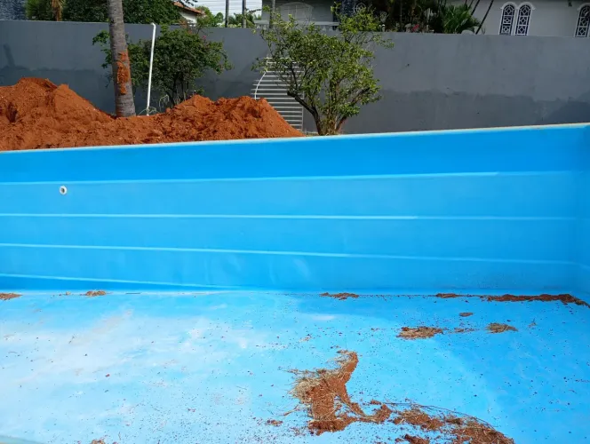 Vendo um piscina de fibra 11×4 valor 10 mil 