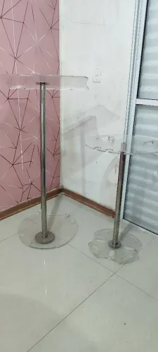 Púlpito e mesa de apoio