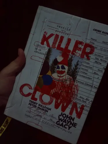 livro killer clown capa dura terror?