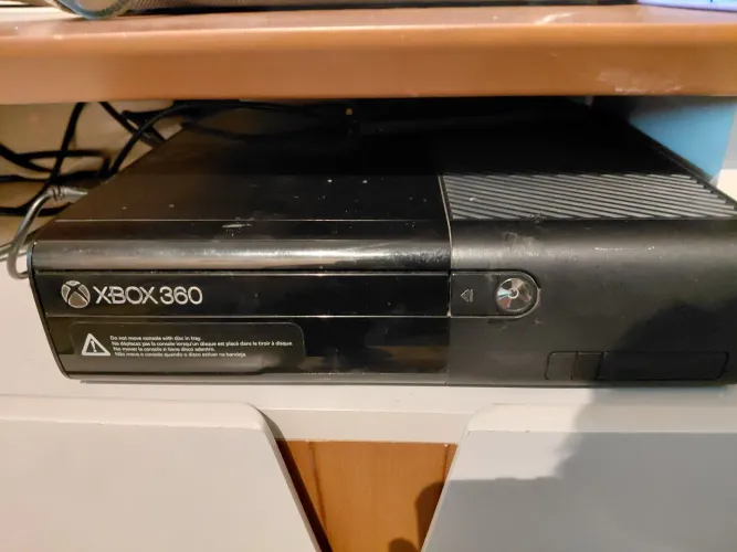 Xbox 360 Preto + Sensor Kinect + 1 Controle - Diversão para Toda Família!