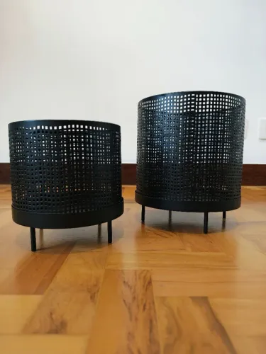 NOVAS no precinho: Par de lanternas ou porta-velas Tok&Stok em metal preto
