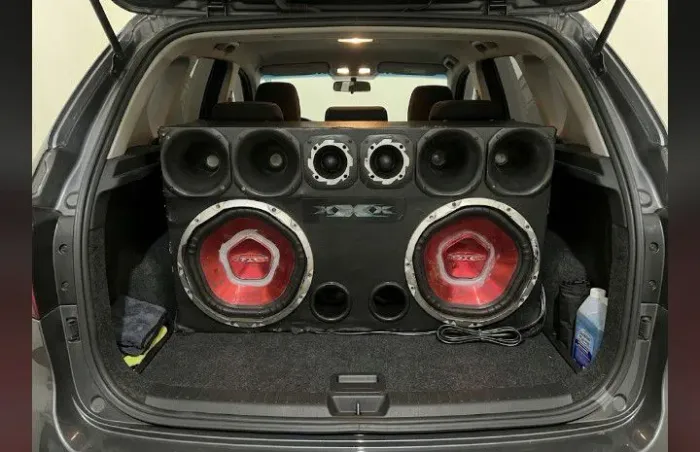 Som automotivo forte 