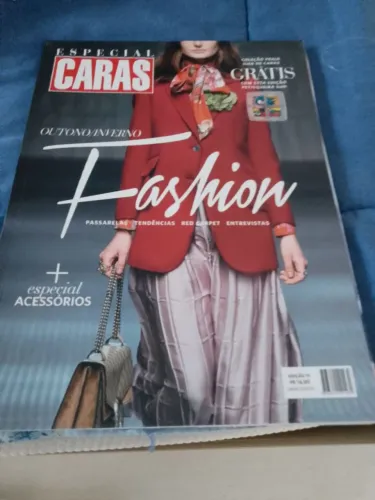 Revista especial caras viagem.