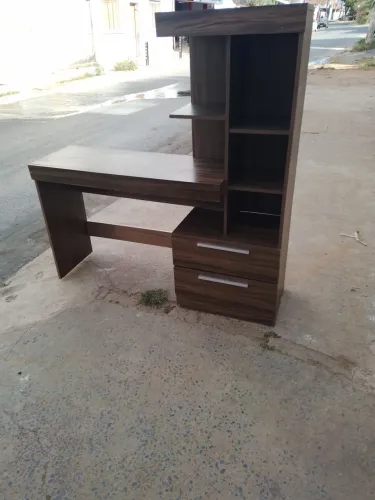 Vendo esta escrivaninha