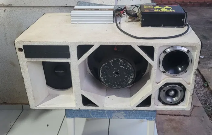 SOM DE CARRO COM MODULO SO NO PONTO DE INSTALAR 