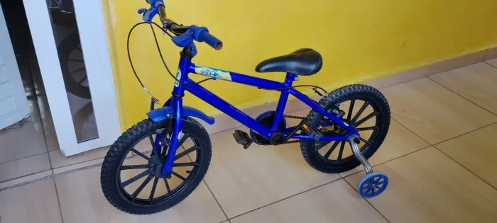 **Bicicleta para menino até 6 anos semi nova*