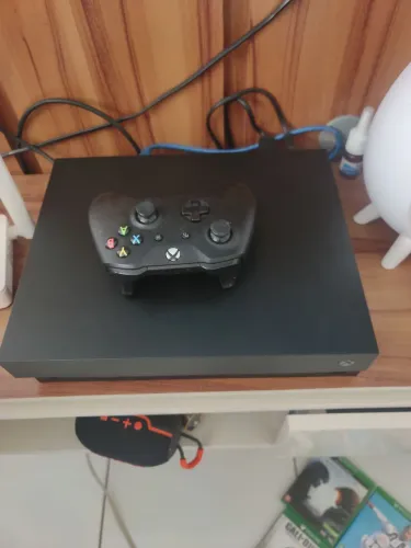 Vendo ou troco Xbox one x por iPhone 
