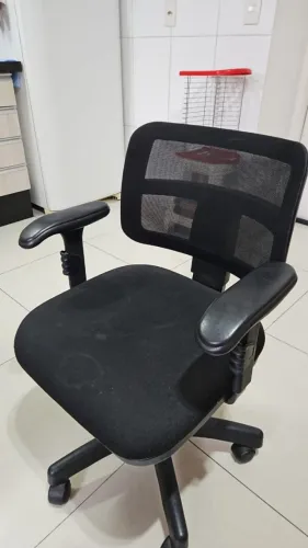 Cadeira de Escritório Diretor Tela Mesh - Braço e encosto Regulável - Ótimo Estado
