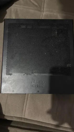 roteador/appliance corporativo da Cisco, modelo C921-4P
