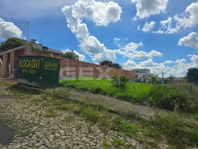 Lote à venda no Bairro São Roque em Divinópolis/MG.