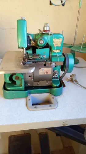 Máquina overloque