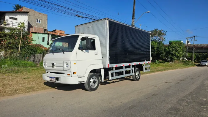 VW Delivery 5.140e (11/12) Chassi Alongado Baú 5m