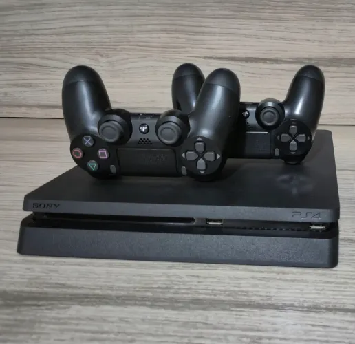 Playstation 4 Slim 500GB + 2 controles originais