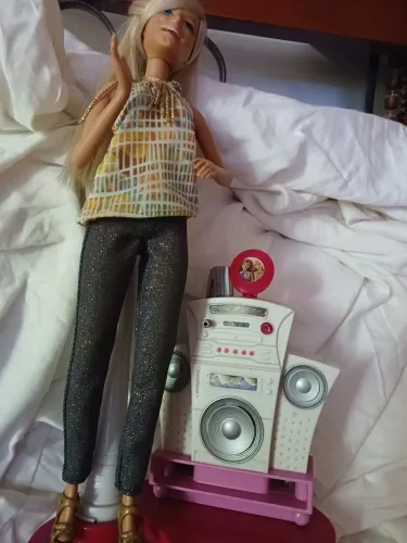 Boneca barbie cantora .nao funciona .