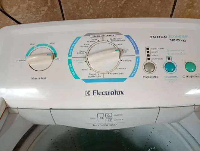 Máquina de lavar roupas Eletrolux 12 kilos