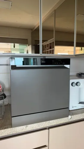 Lava-Louças Midea de 14 serviços em perfeito estado de conservação