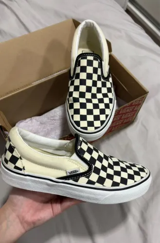 Vans slip on