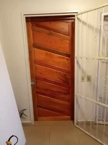 PORTA DE APARTAMENTO SOB MEDIDA COM SEGURANÇA E ACABAMENTO