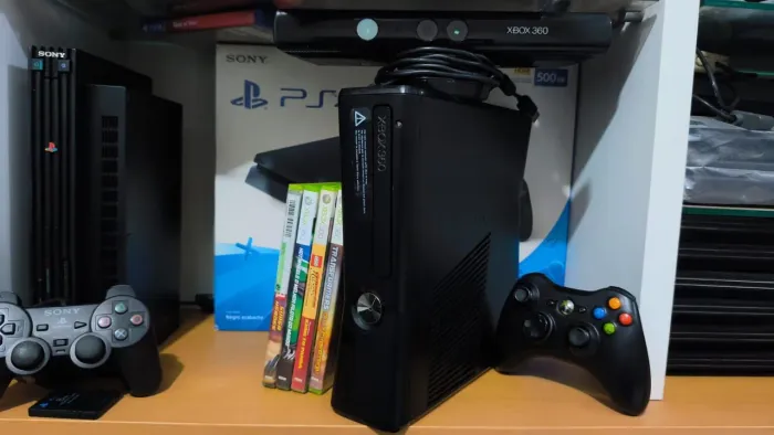 Xbox 360 slim com mais de 30 jogos e dois controles