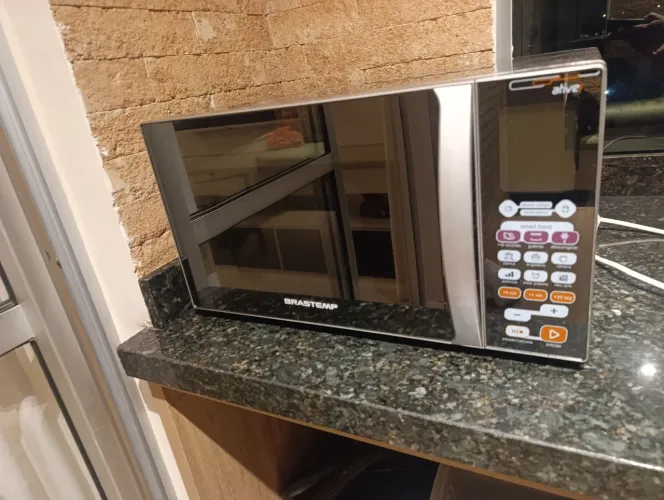Micro-ondas Brastemp Ative 30 Litros 220V - Ótimo Estado