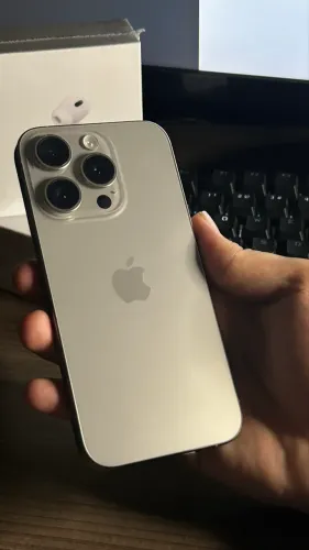 iPhone 15 pro 128 Natural