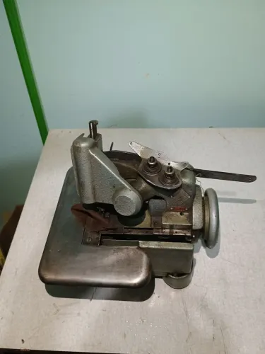 Vendo máquina de costura overloque Galoneira chinesinha, modelo GK10-5B