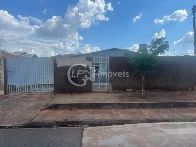 Casa à venda em Campo Grande-MS: 3 quartos, 3 salas, 1 banheiro, 5 vagas de garagem, 144m²