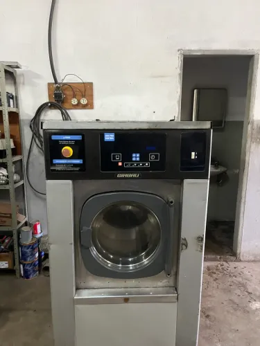Lavadora extratora industrial capacidade 23kg marca Girbau