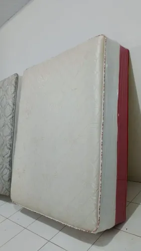 Cama King de  Mola Ensacada tope  Nova No Plástico Base Reforçada de  Qualidade<br><br>Garantida