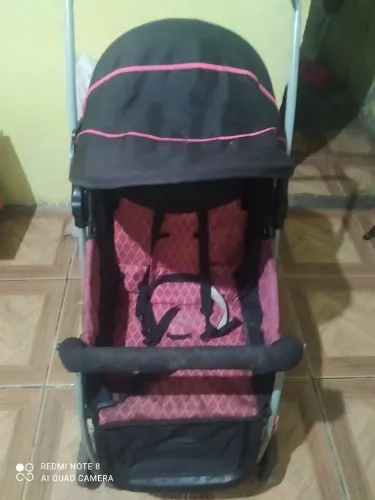 Vendo carrinho de bebê