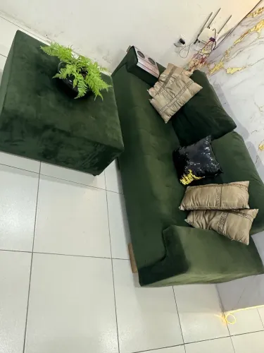 Sofa 4 lugares mas Puff