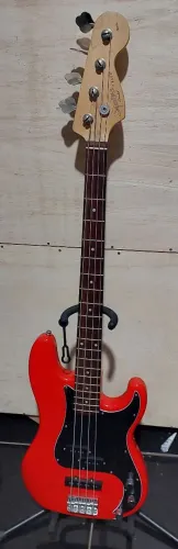 Baixo 4 cordas  PJ squier 
